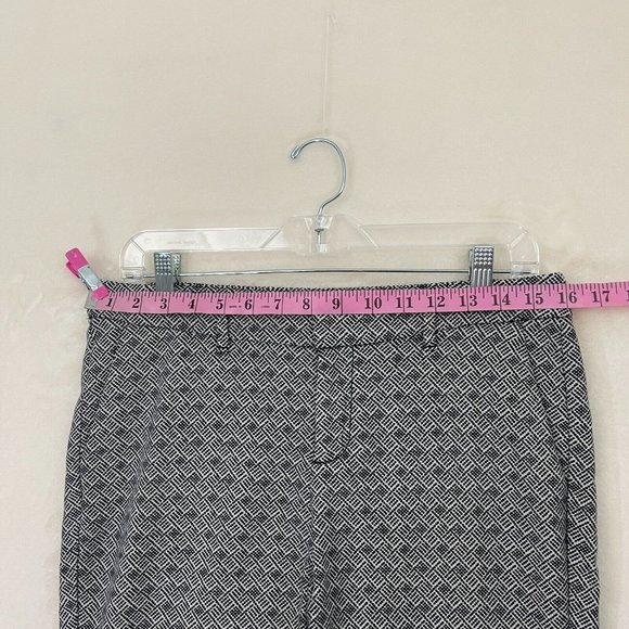 Old Navy Harper Mid Rise Black & White Geometric Tapered Pants Women's Size 4 - Picture 4 of 8